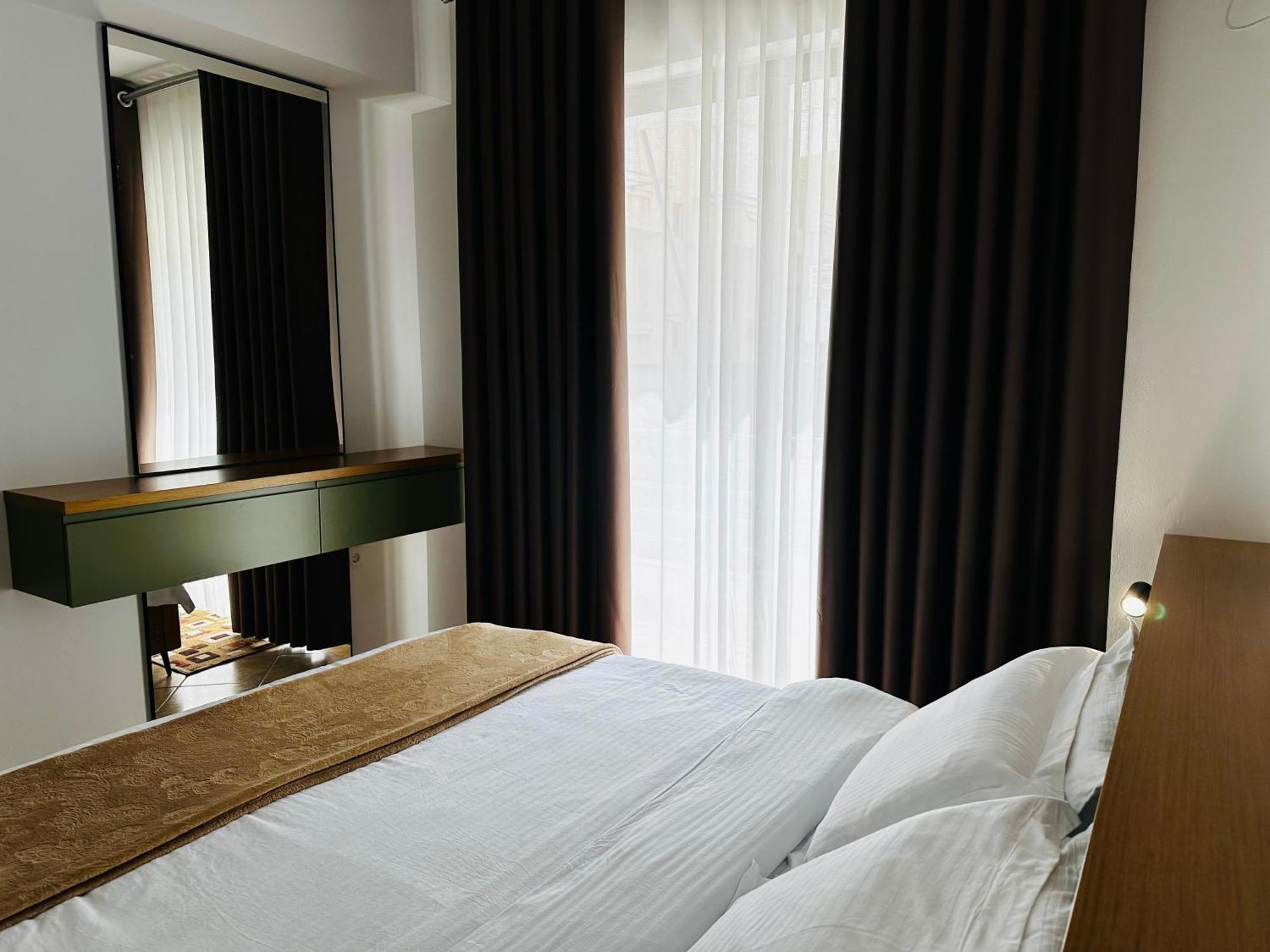 Flora Apartments Sarande Ngoại thất bức ảnh